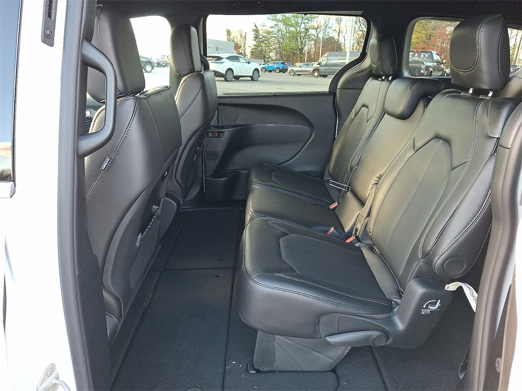 2026 Chrysler Pacifica Select - Photo 6