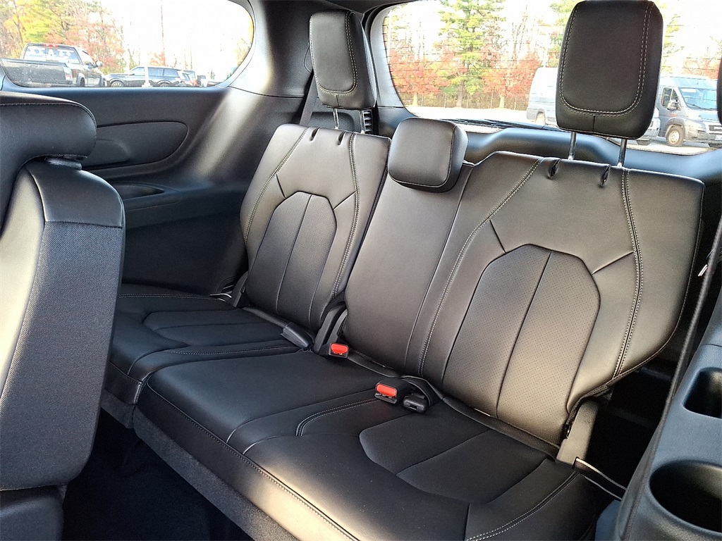 2026 Chrysler Pacifica Select - Photo 7