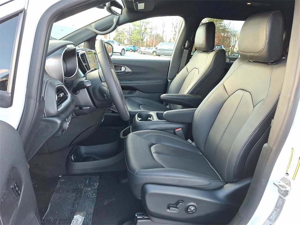 2026 Chrysler Pacifica Select - Photo 10