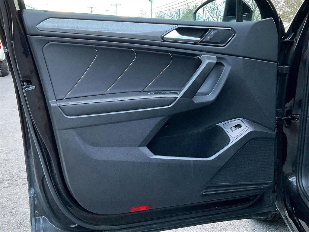 2022 Volkswagen Tiguan 2.0T SE - Photo 9