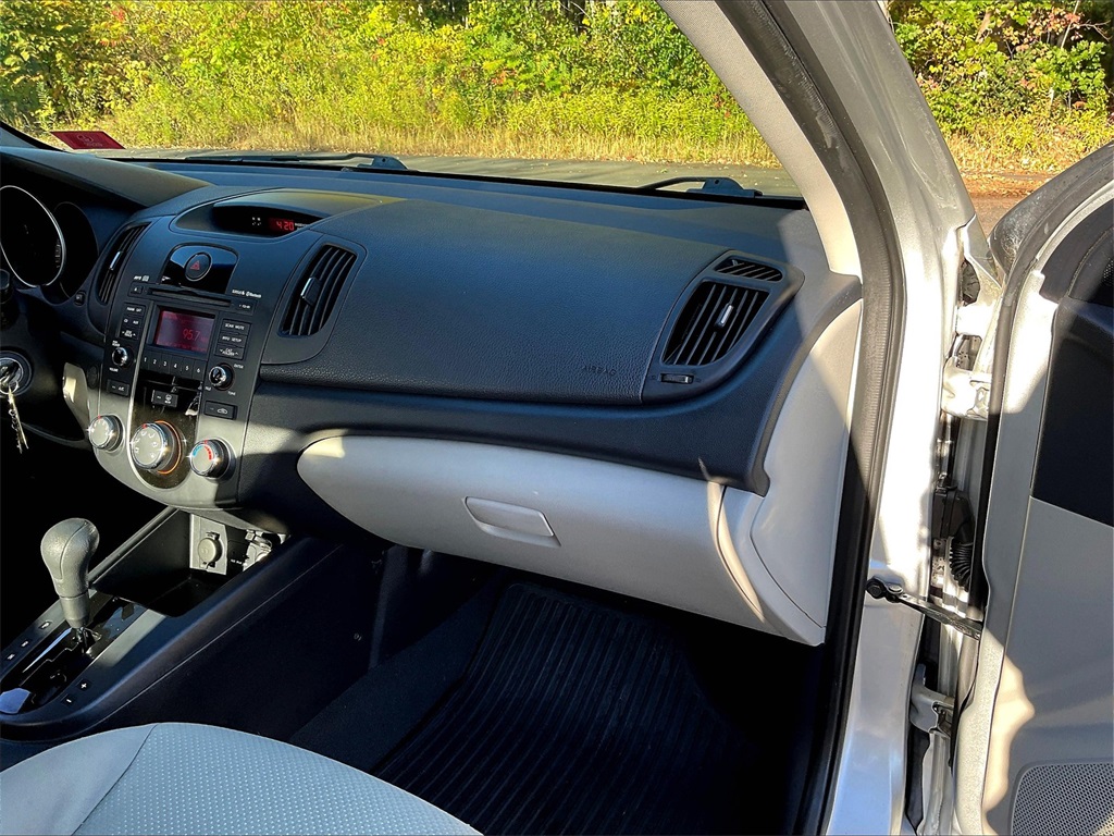 2010 Kia Forte EX - Photo 12