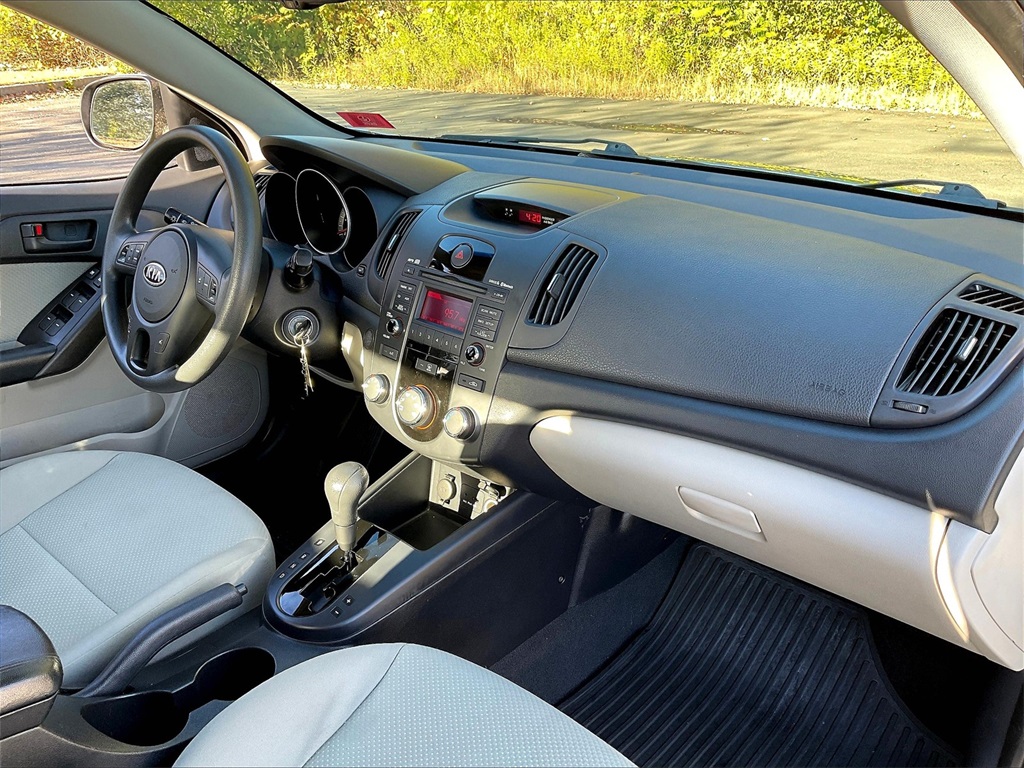 2010 Kia Forte EX - Photo 13