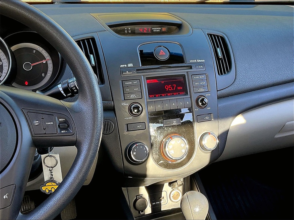 2010 Kia Forte EX - Photo 16