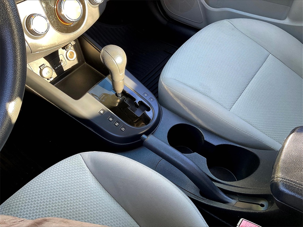 2010 Kia Forte EX - Photo 18