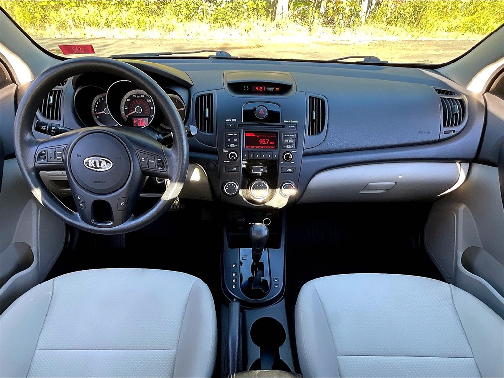 2010 Kia Forte EX - Photo 19