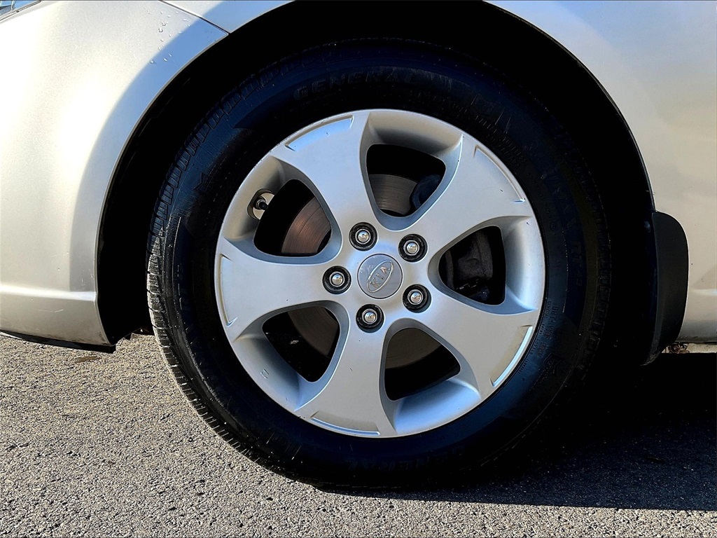 2010 Kia Forte EX - Photo 20