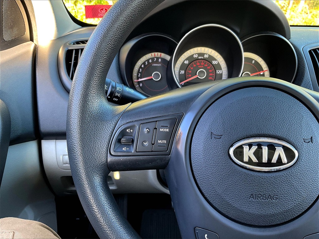 2010 Kia Forte EX - Photo 21