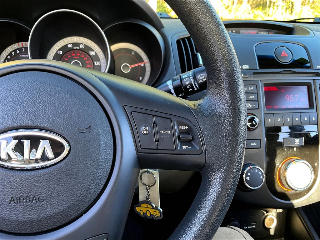 2010 Kia Forte EX - Photo 22