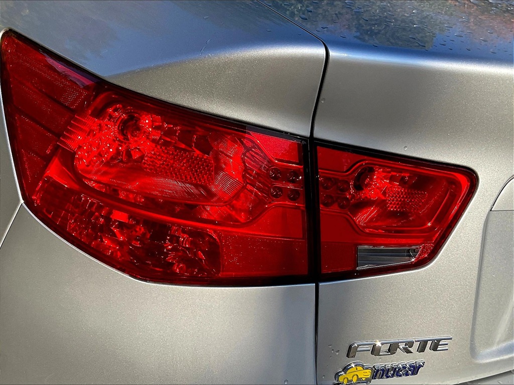 2010 Kia Forte EX - Photo 28