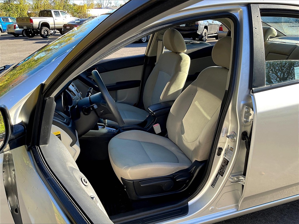 2010 Kia Forte EX - Photo 10
