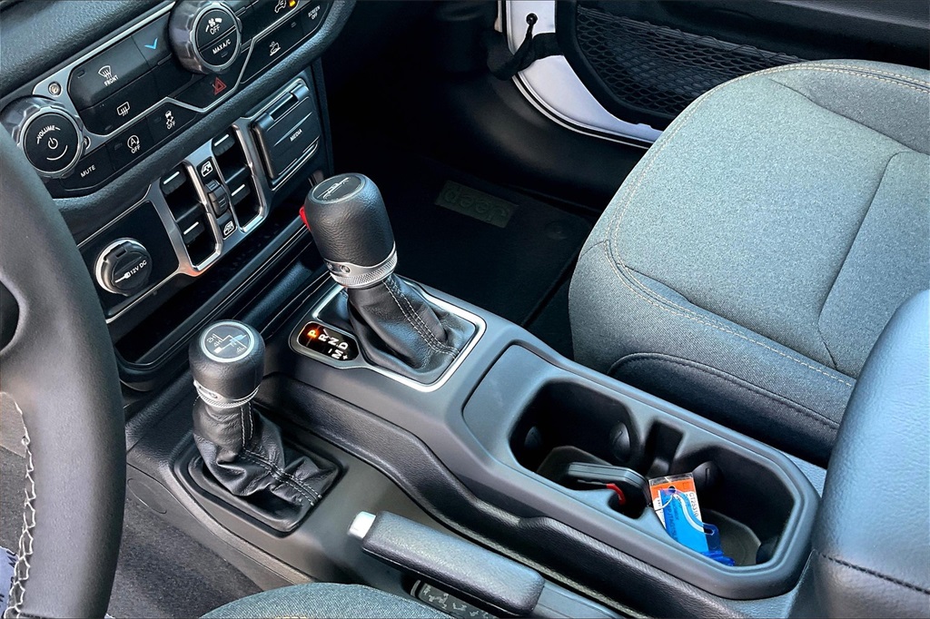 2025 Jeep Gladiator Sport - Photo 14