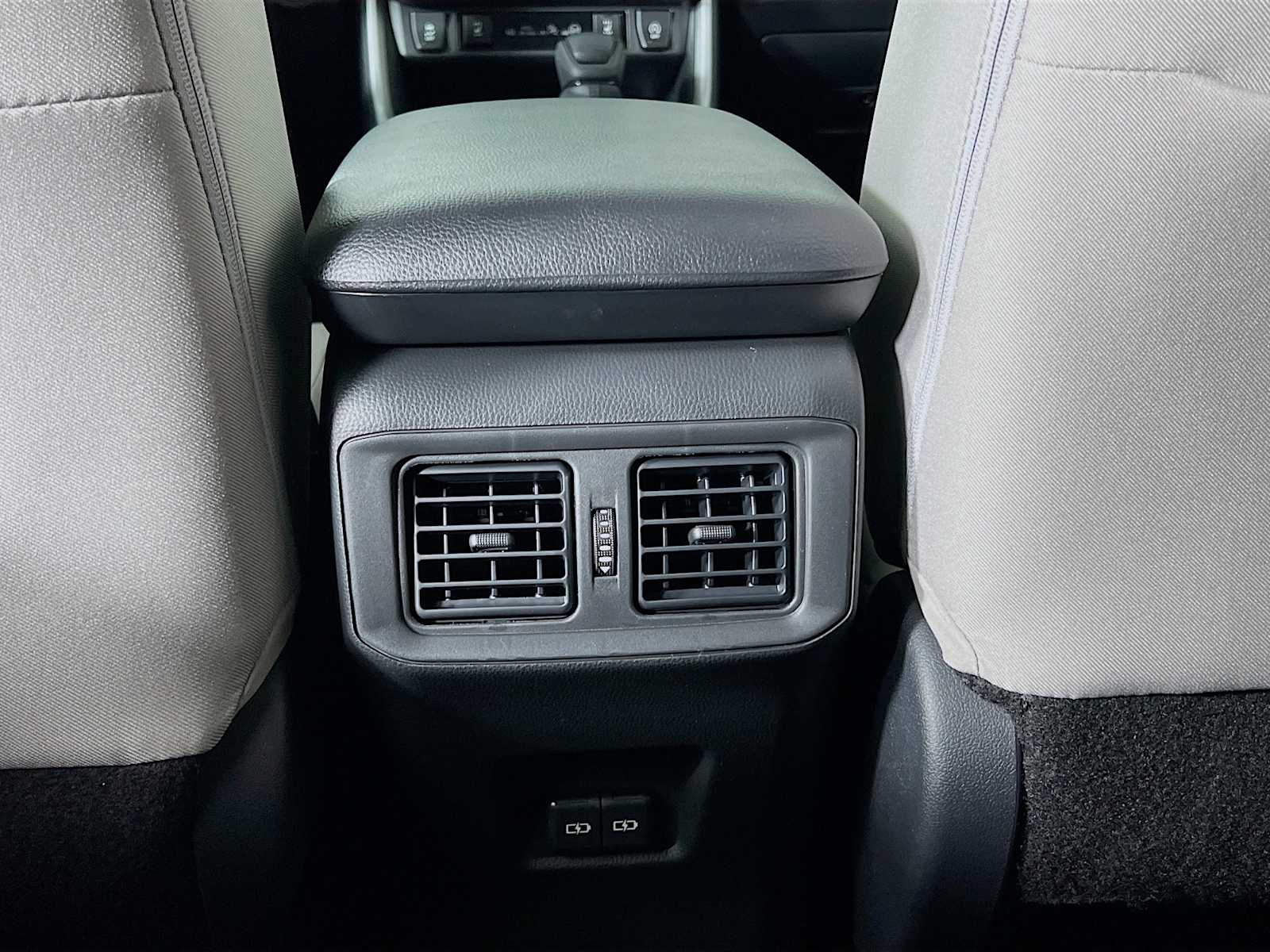 2025 Toyota RAV4 XLE - Photo 14