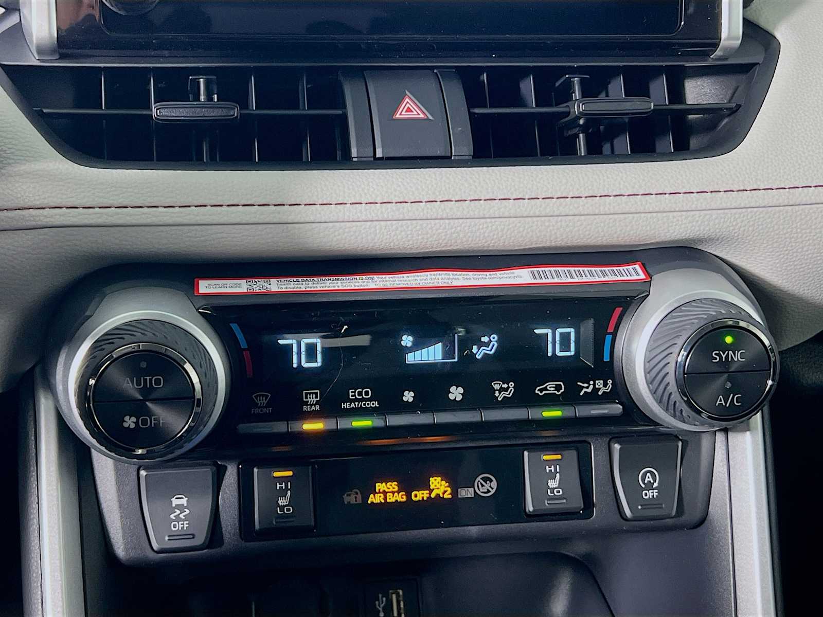 2025 Toyota RAV4 XLE - Photo 10