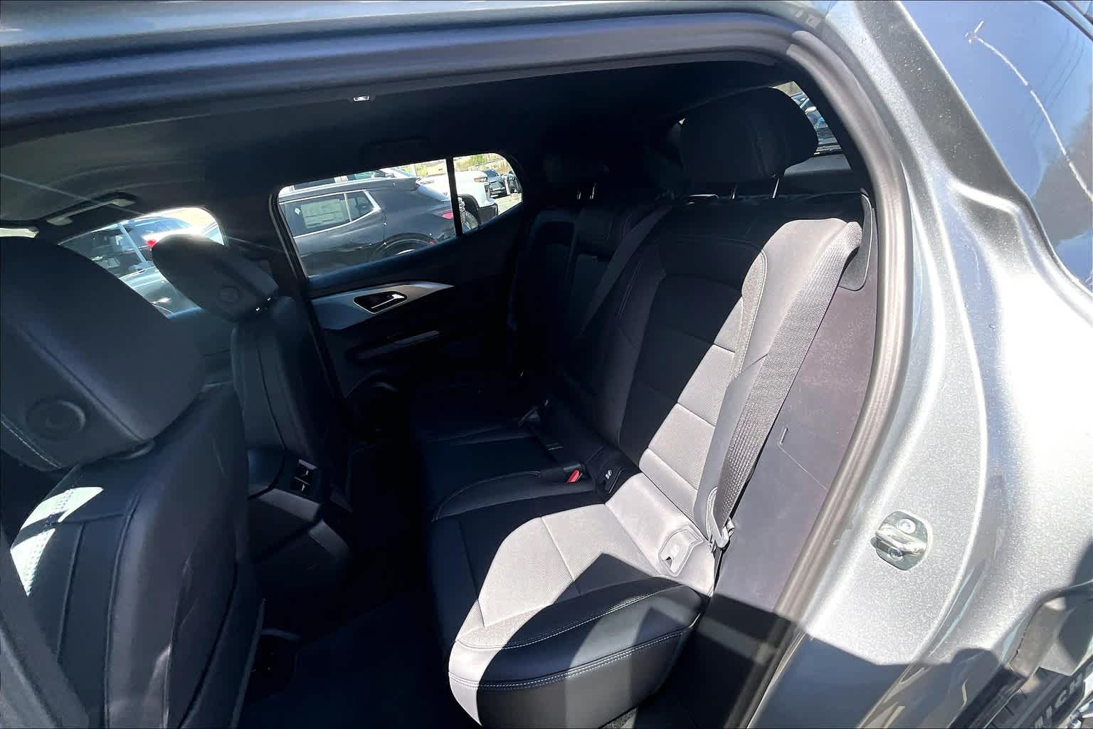 2025 Chevrolet Equinox EV LT2 w/PDE - Photo 14