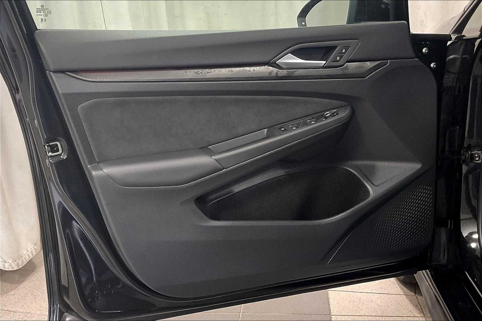2024 Volkswagen Golf GTI S - Photo 9