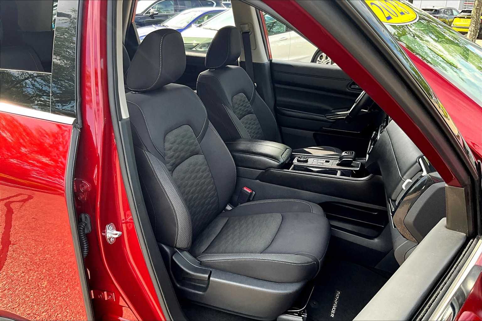 2023 Nissan Pathfinder SV - Photo 11