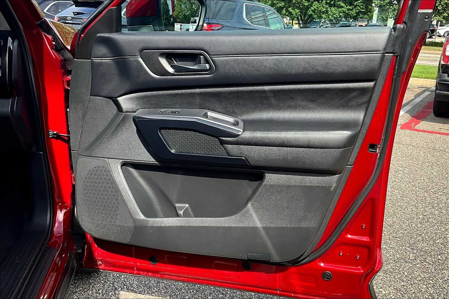 2023 Nissan Pathfinder SV - Photo 12