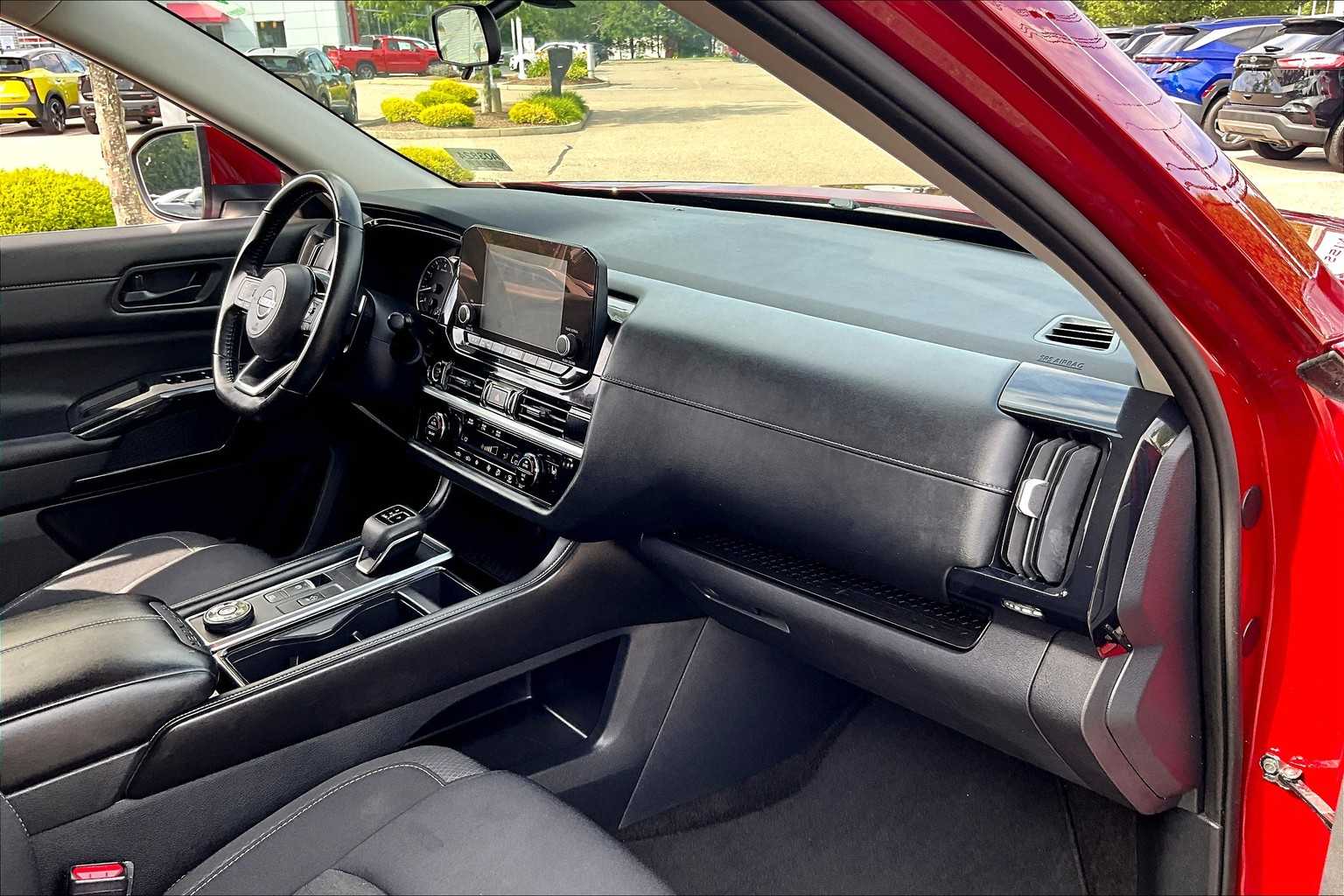 2023 Nissan Pathfinder SV - Photo 14