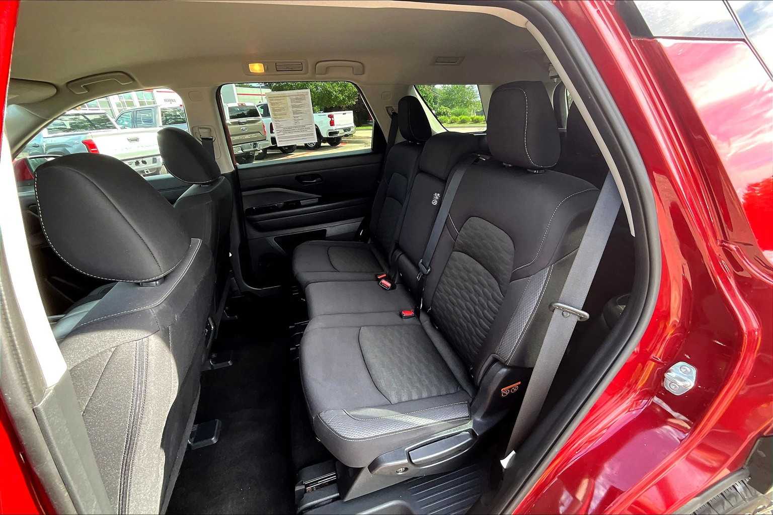 2023 Nissan Pathfinder SV - Photo 15