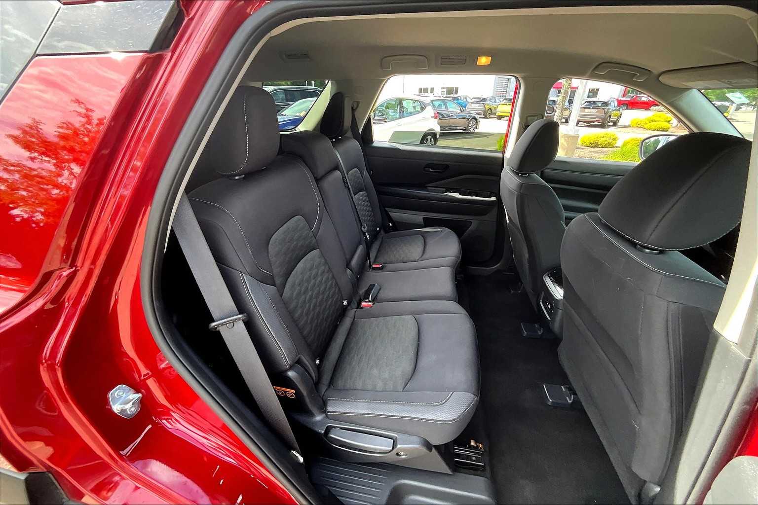 2023 Nissan Pathfinder SV - Photo 16