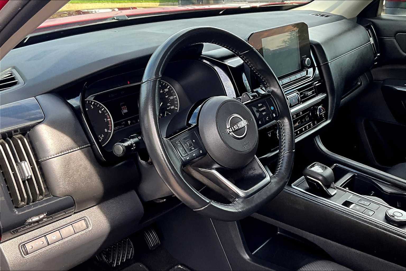 2023 Nissan Pathfinder SV - Photo 8