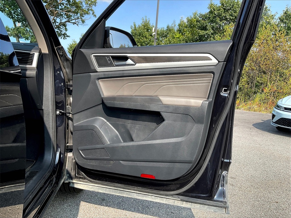2022 Volkswagen Atlas 3.6L V6 SE w/Technology - Photo 11