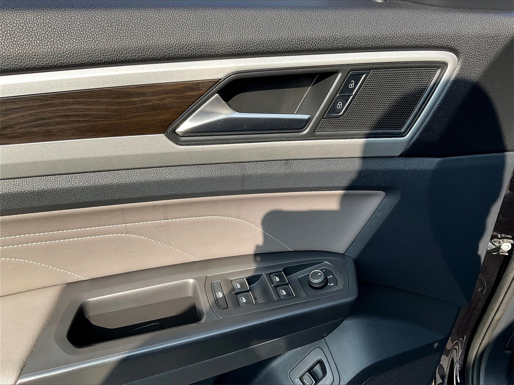 2022 Volkswagen Atlas 3.6L V6 SE w/Technology - Photo 38