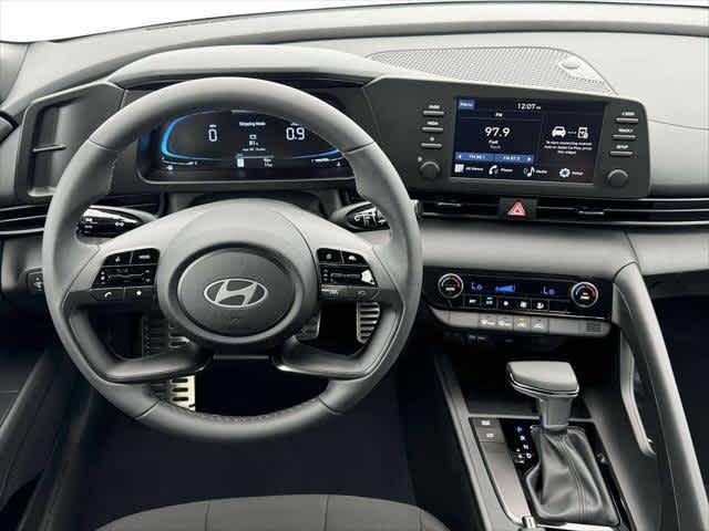 2025 Hyundai Elantra SEL Sport - Photo 16