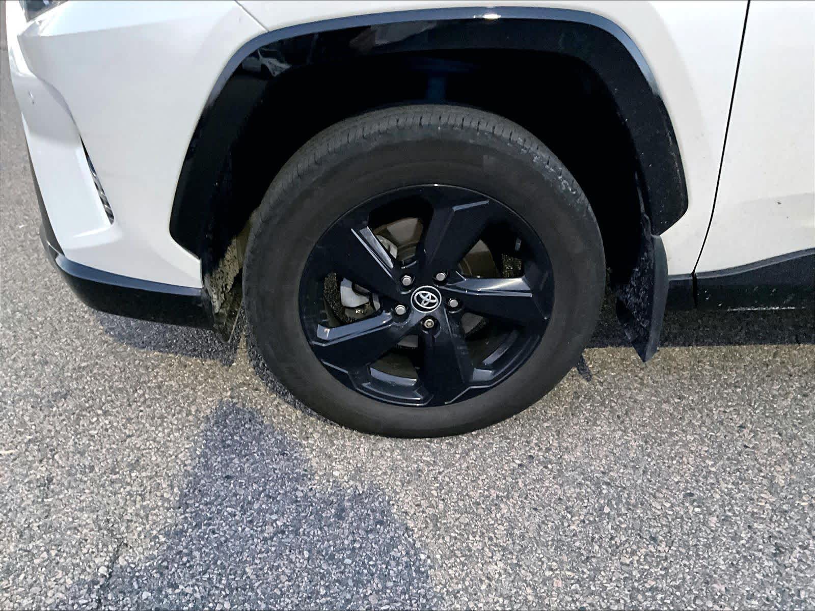 2020 Toyota RAV4 Hybrid XSE - Photo 4