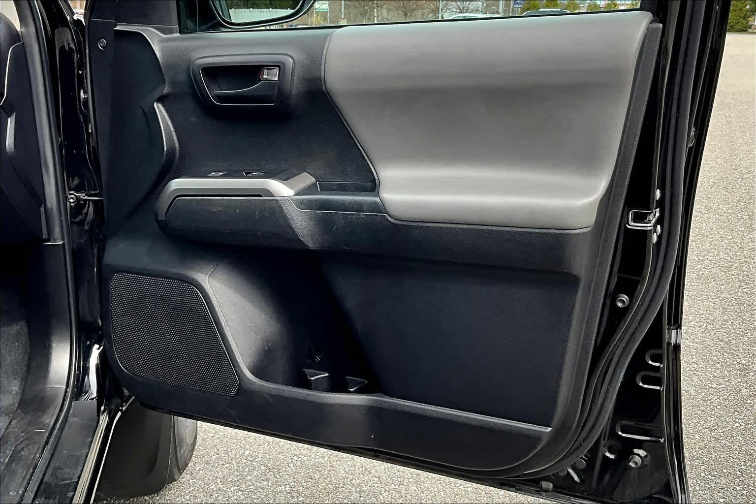 2022 Toyota Tacoma SR5 - Photo 12