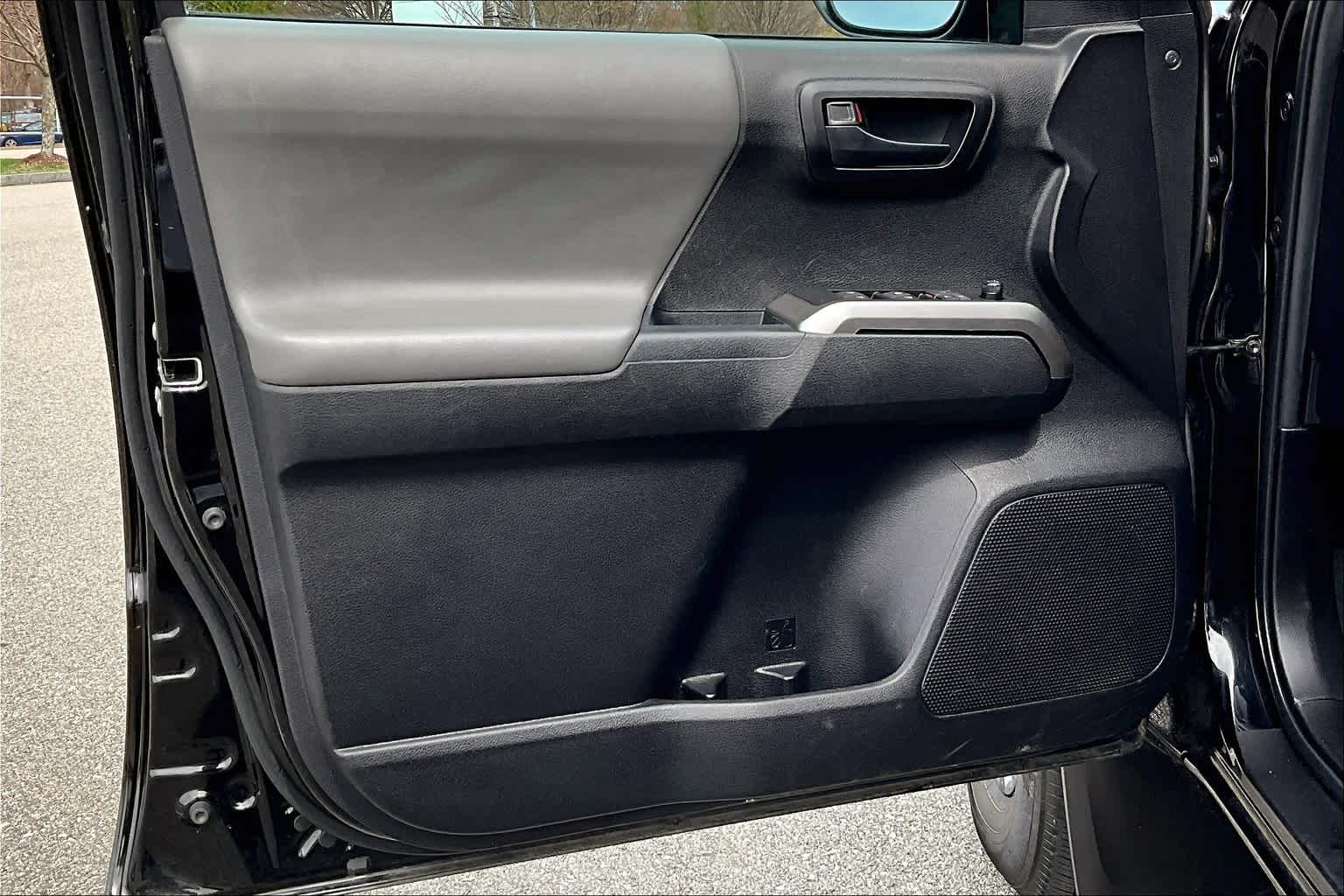 2022 Toyota Tacoma SR5 - Photo 9