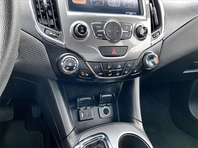 2017 Chevrolet Cruze LT - Photo 23