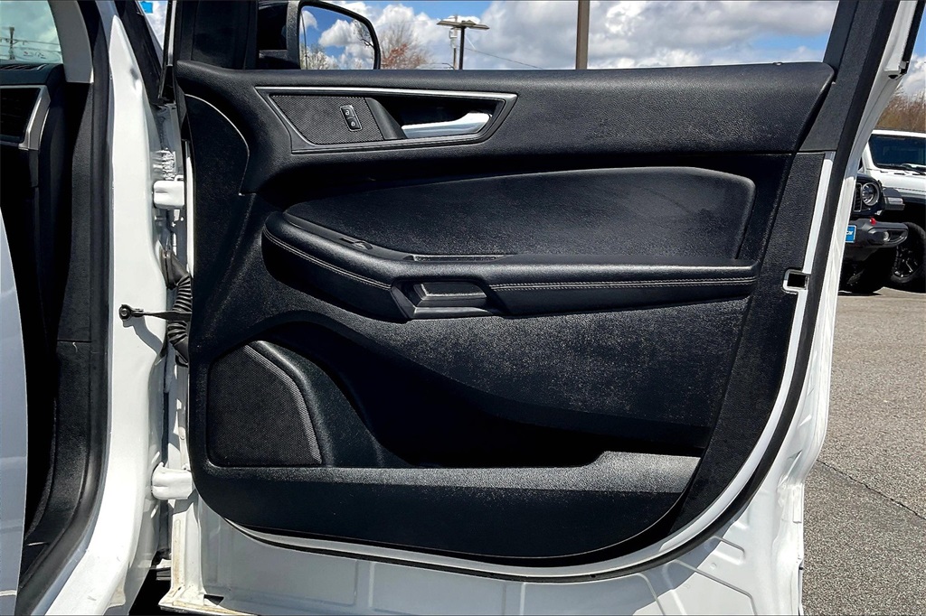 2022 Ford Edge SE - Photo 11