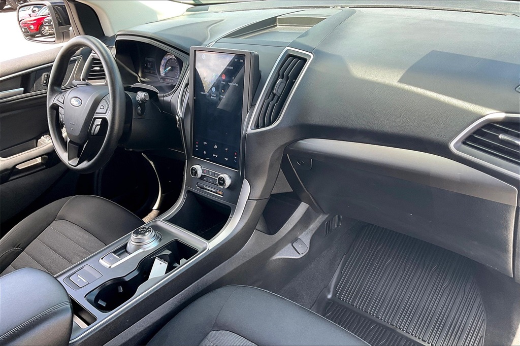 2022 Ford Edge SE - Photo 13