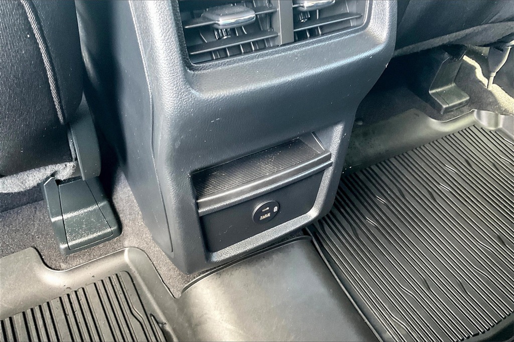 2022 Ford Edge SE - Photo 25