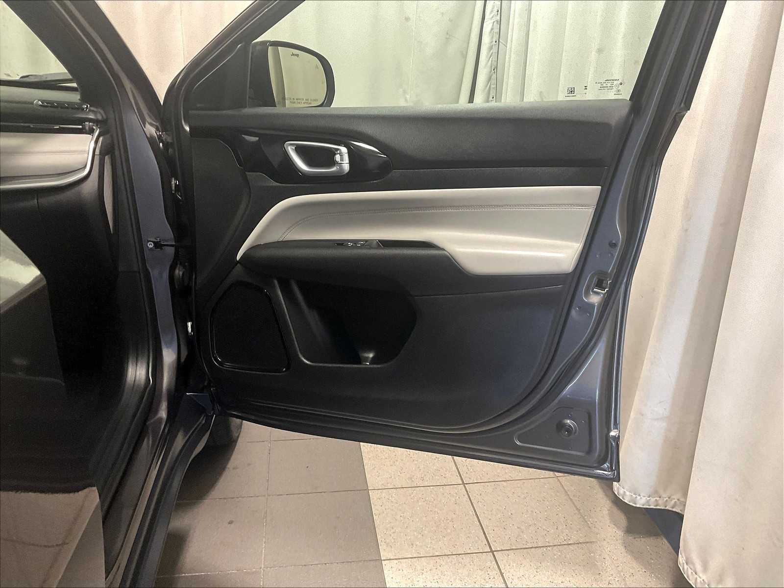 2023 Jeep Compass Limited - Photo 12