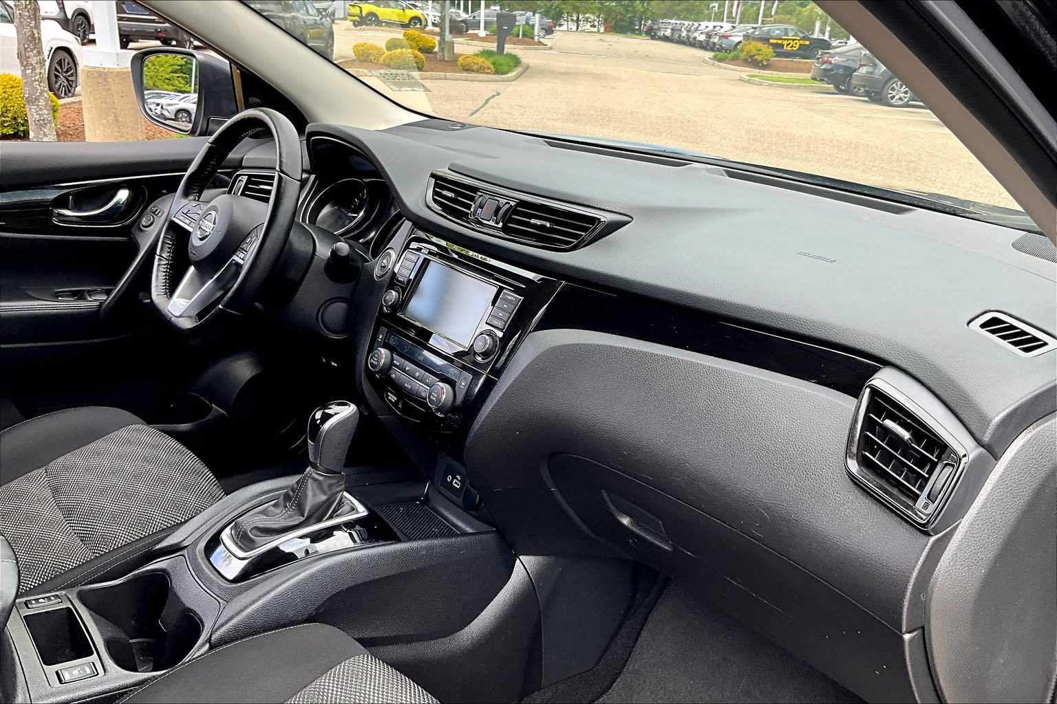 2021 Nissan Rogue Sport SV - Photo 14