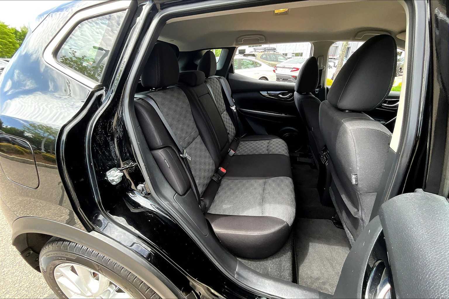 2021 Nissan Rogue Sport SV - Photo 16