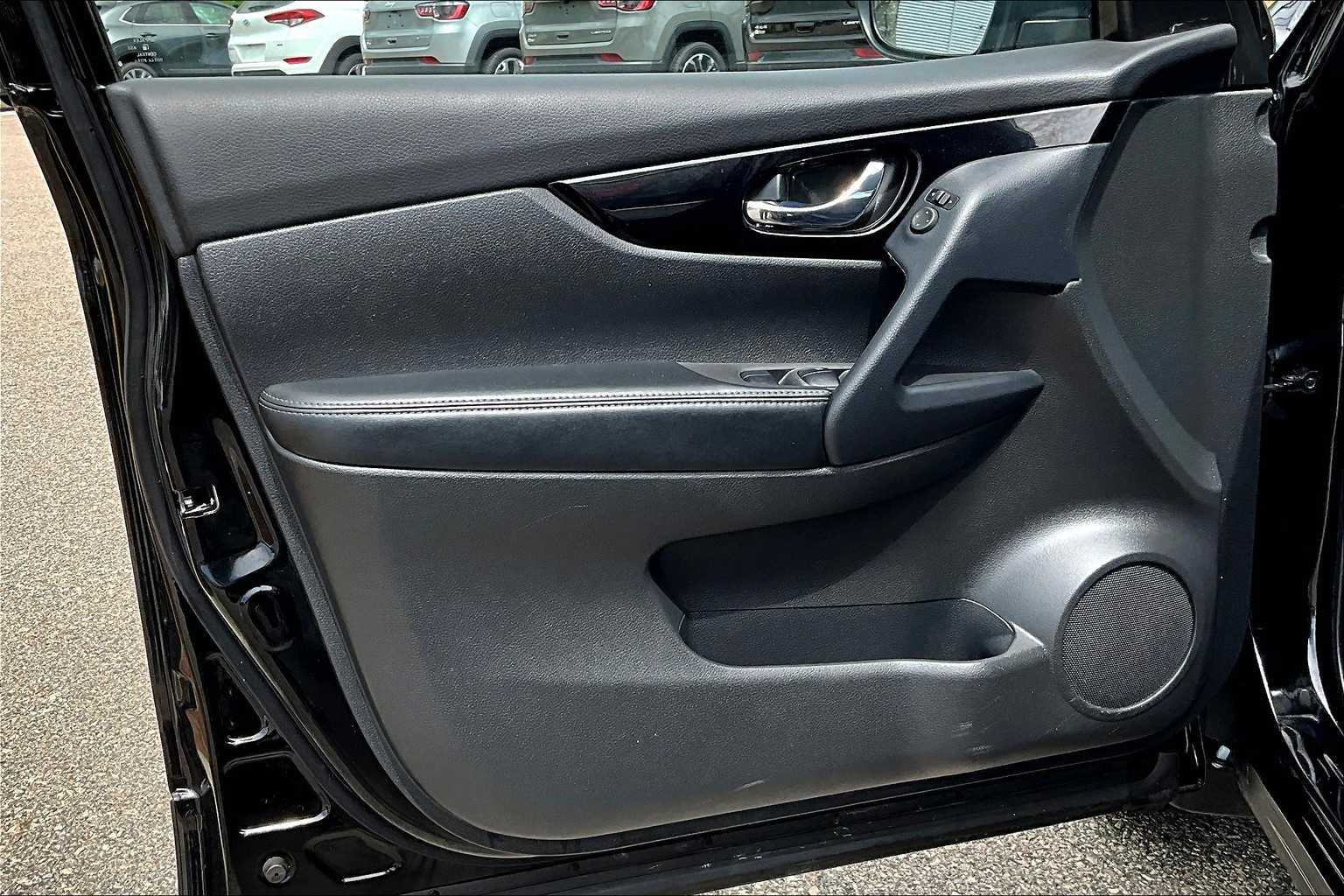 2021 Nissan Rogue Sport SV - Photo 9