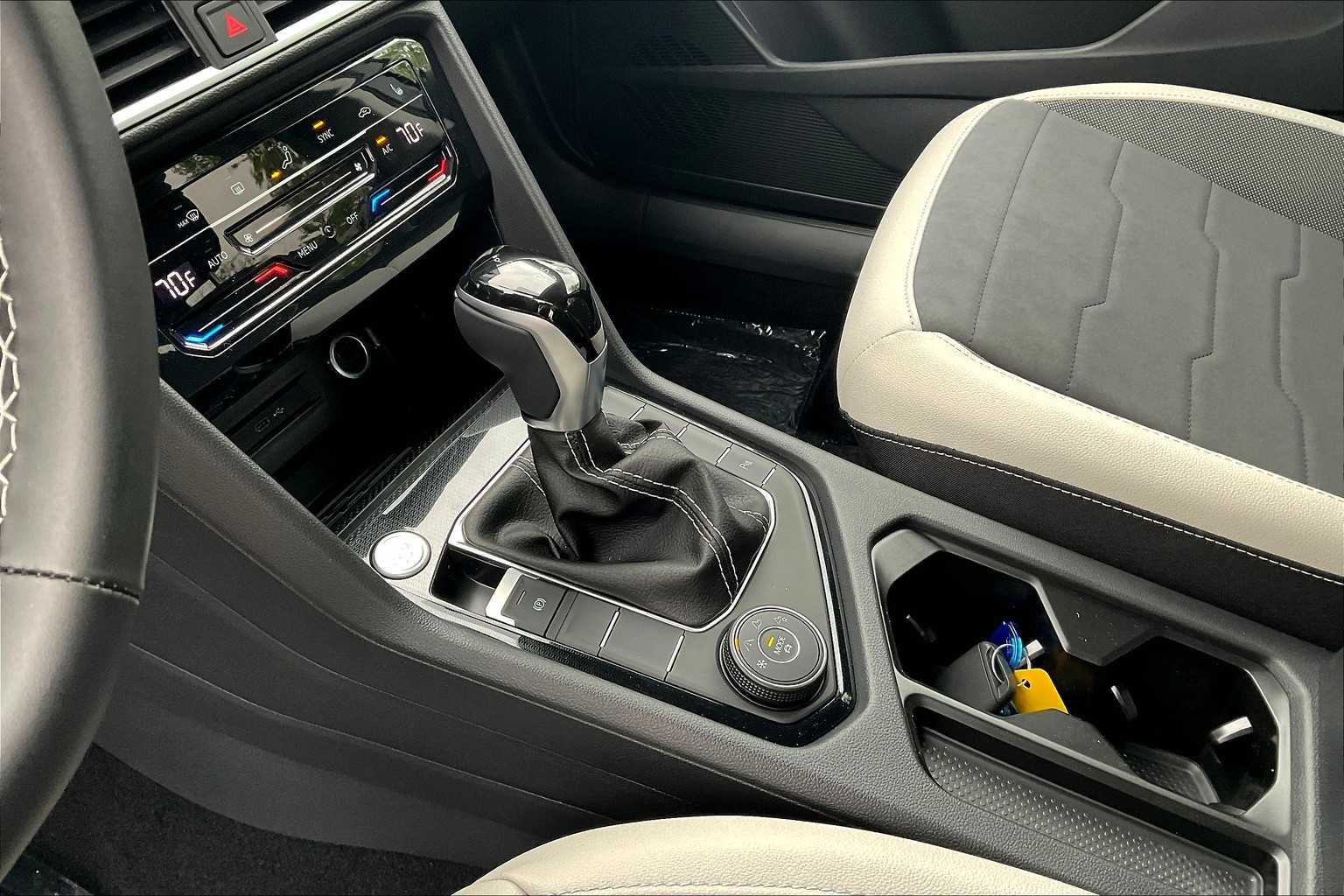 2025 Volkswagen Taos SE - Photo 14