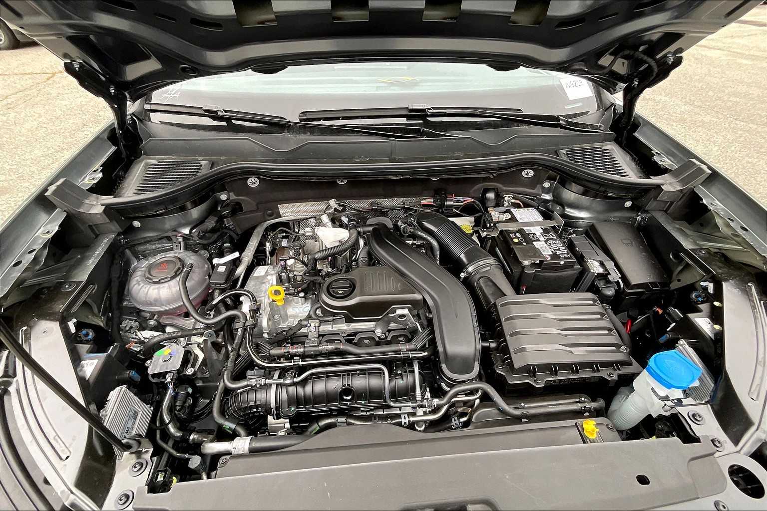 2025 Volkswagen Taos SE - Photo 16