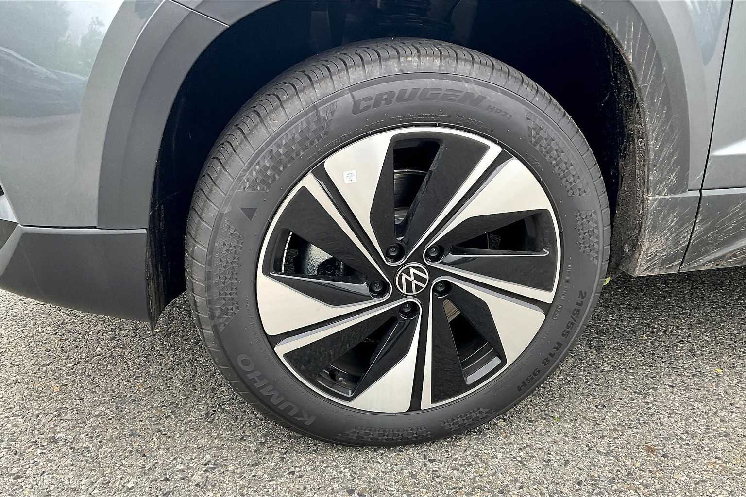 2025 Volkswagen Taos SE - Photo 8