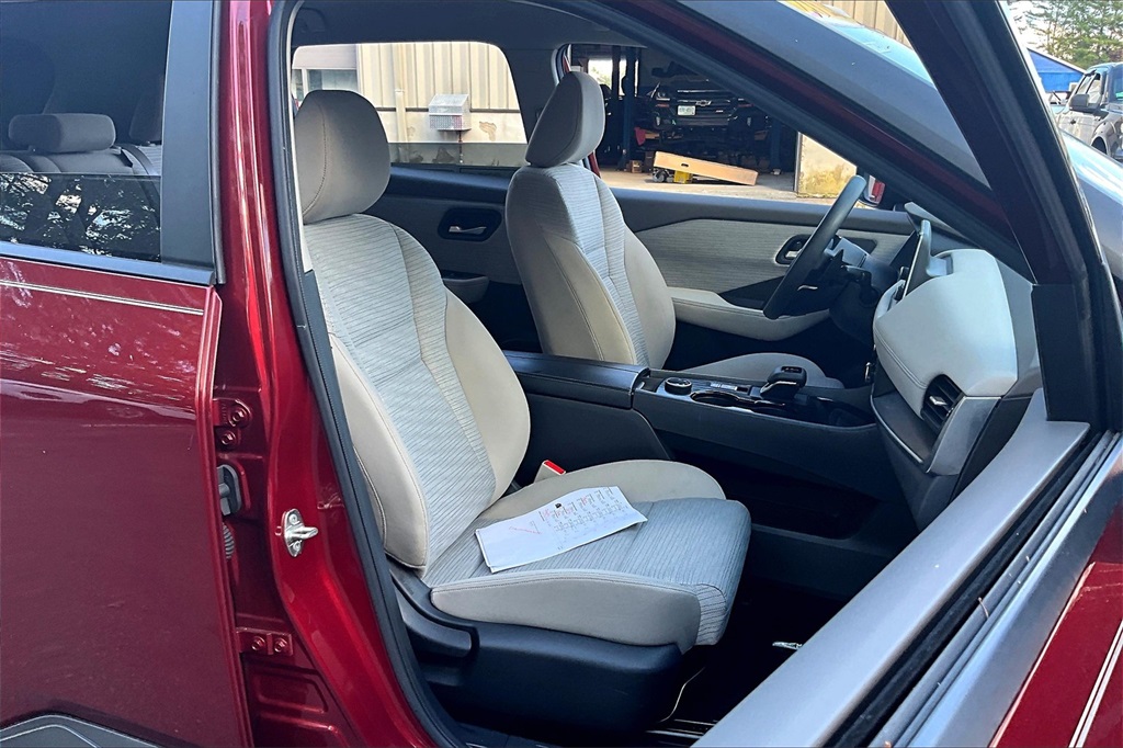 2023 Nissan Rogue SV - Photo 11
