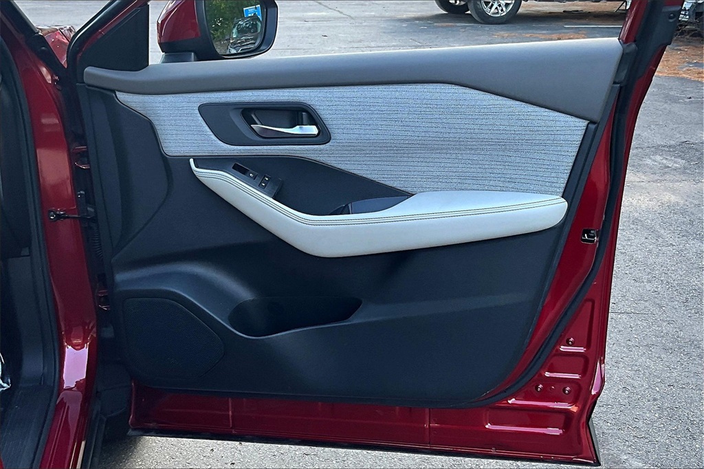 2023 Nissan Rogue SV - Photo 12