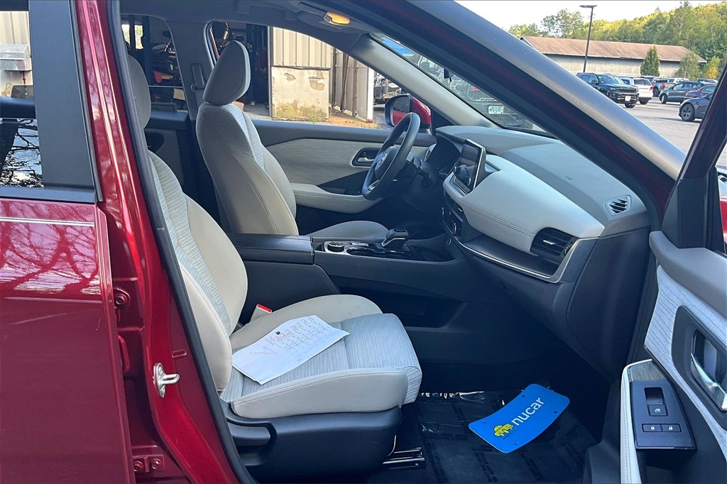 2023 Nissan Rogue SV - Photo 14