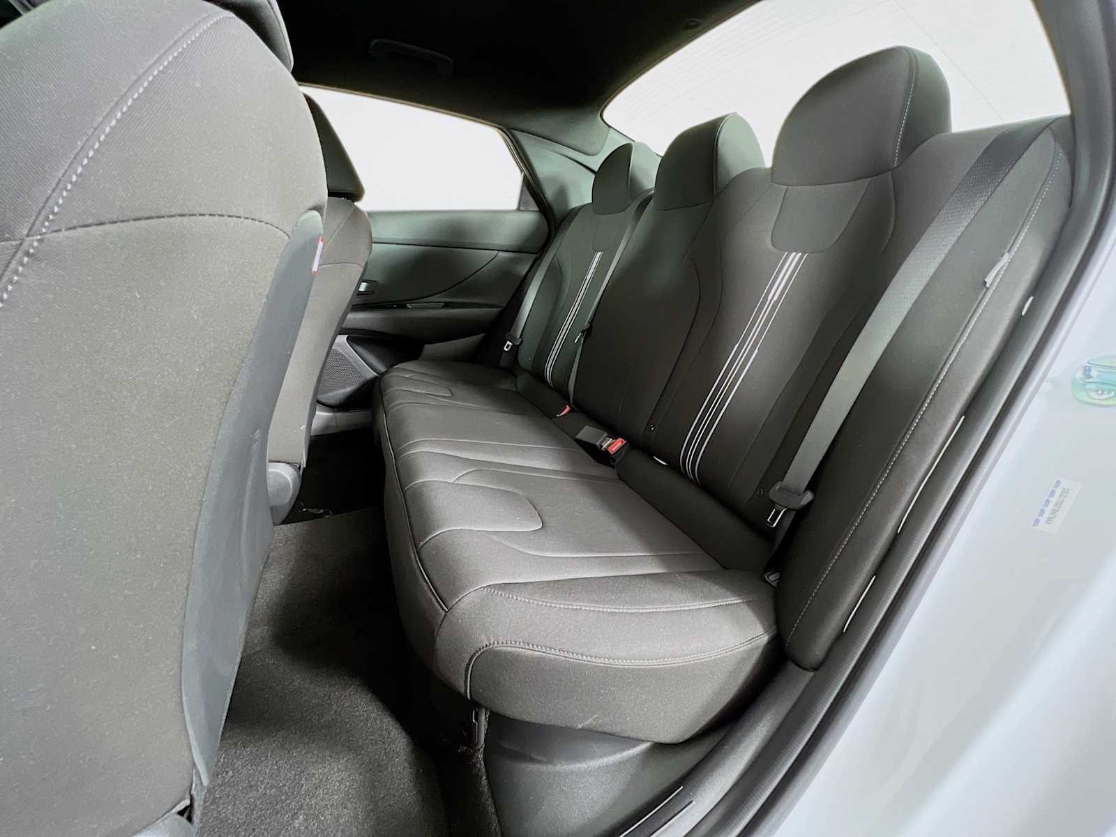 2025 Hyundai Elantra Hybrid SEL Sport - Photo 14