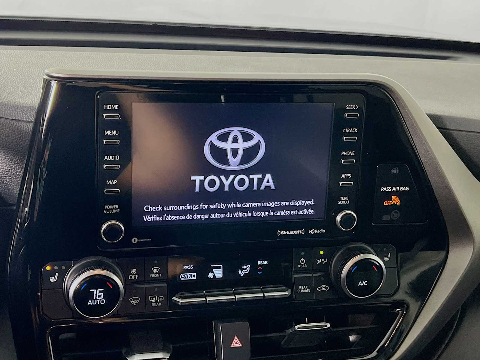 2022 Toyota Highlander Hybrid XLE - Photo 14