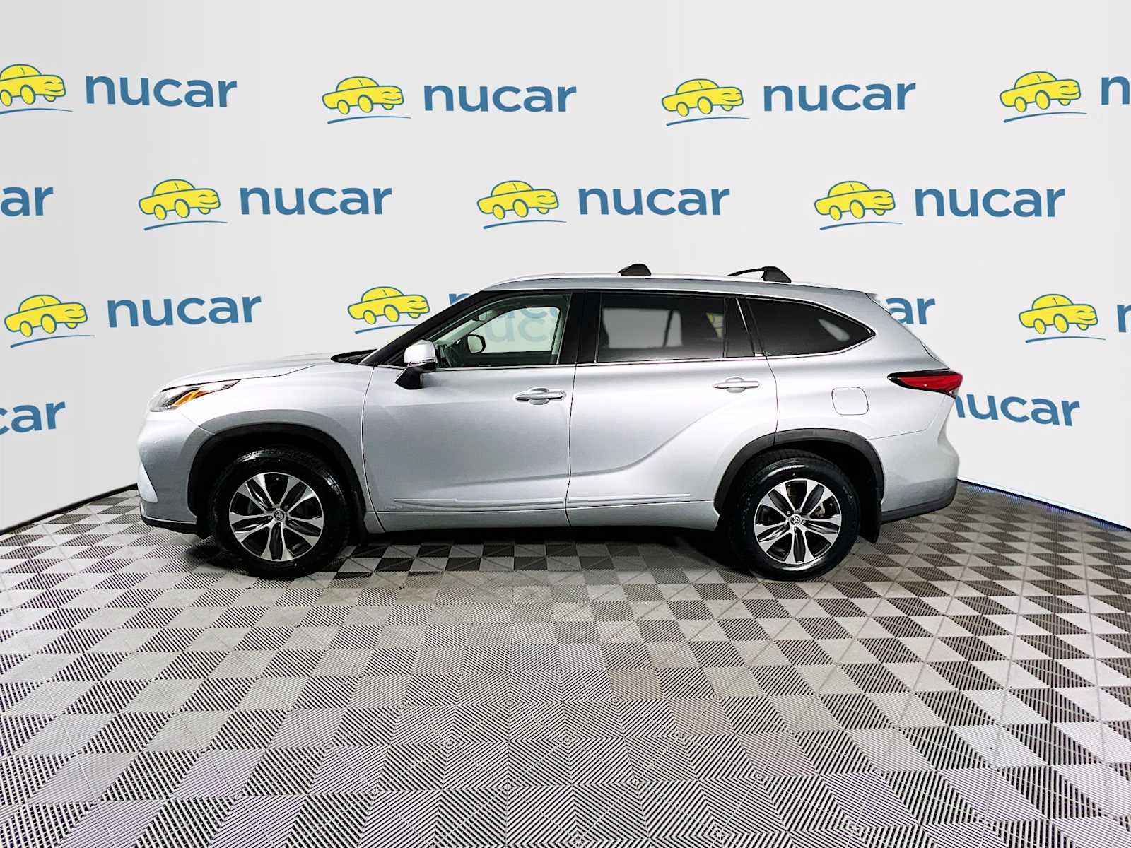 2022 Toyota Highlander Hybrid XLE - Photo 4