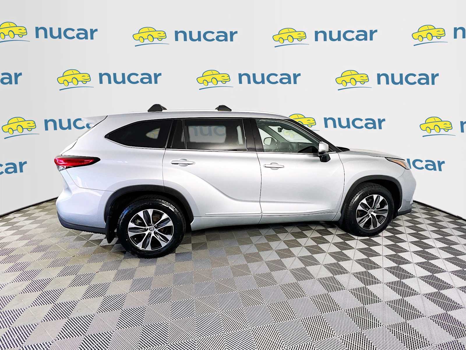 2022 Toyota Highlander Hybrid XLE - Photo 8