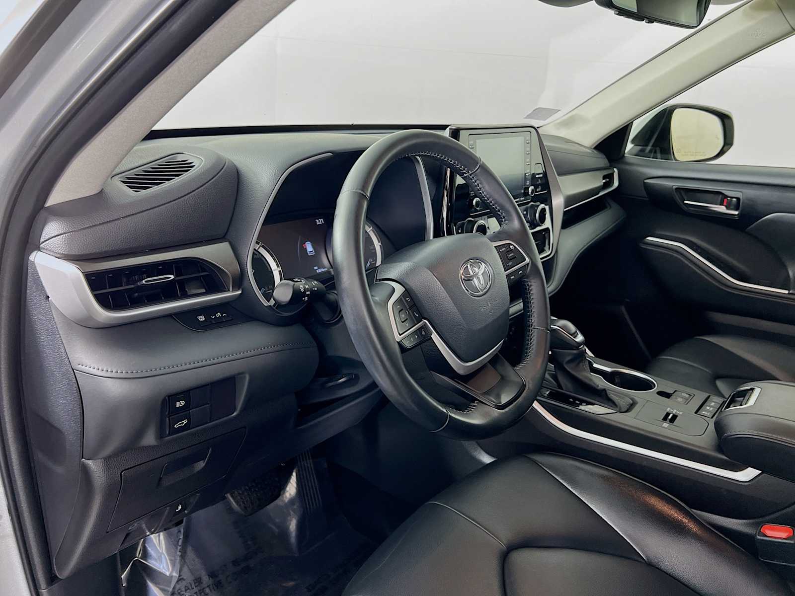 2022 Toyota Highlander Hybrid XLE - Photo 9